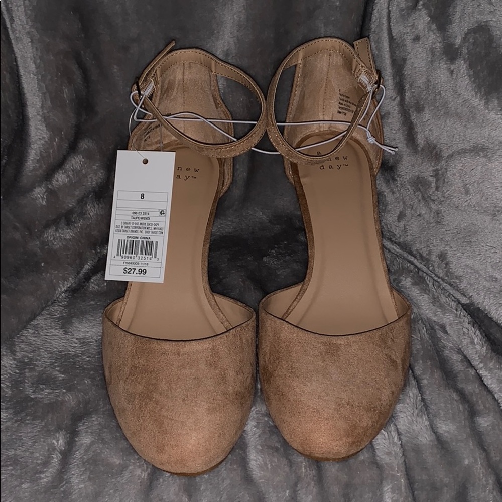 A NEW DAY WOMEN SHOE SIZE 8 taupe/Wendi